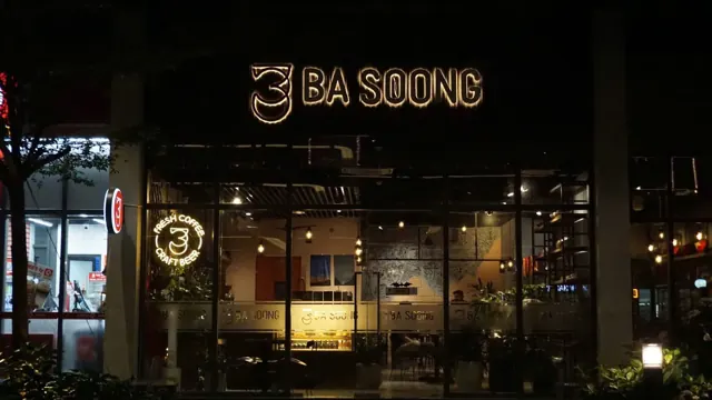 Mặt tiền Ba Soong Coffee buổi tối tại Tòa D, Masteri West Heights